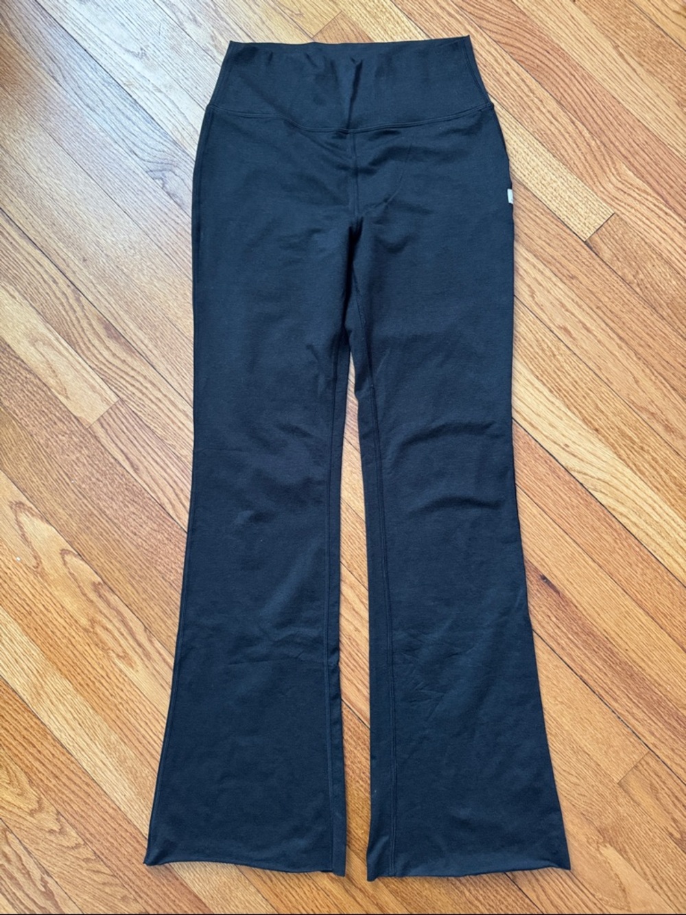 NWOT 	Vuori Halo Slim Flare Pants